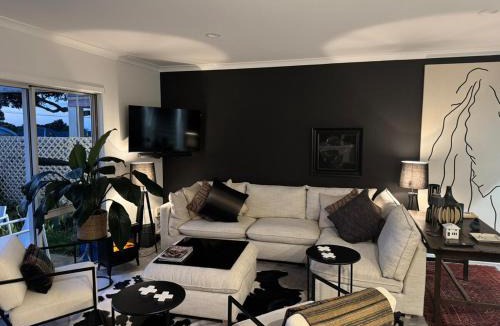New Plymouth Villa | Nice Villa