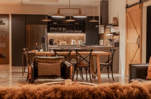 Twizel House | Black Stilt Retreat, STUNNING luxury property