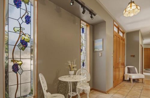 Blenheim Apartment | Wisteria Retreat Boutique Stay with Views & Sauna