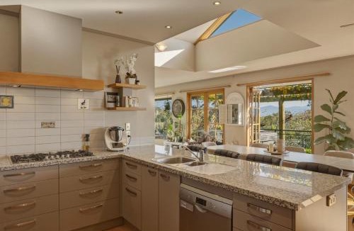 Blenheim Apartment | Wisteria Retreat Boutique Stay with Views & Sauna