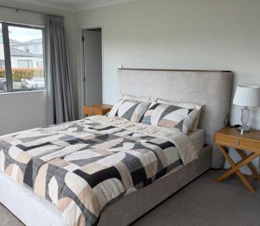 Auckland House | The Flatbush Resident