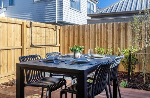 Linwood House | City Fringe 2BR 2BA Townhouse - Parking and EV