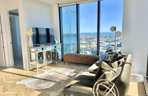 Auckland Central Business District House | High-Rise Luxury Stay with Harbour Views at 51 Albert Street