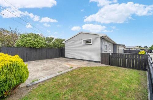 Lower Hutt House | Stylish Moera Retreat