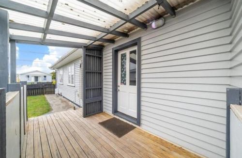 Lower Hutt House | Stylish Moera Retreat