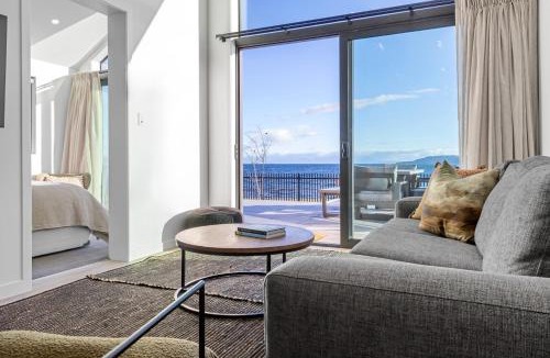 Hilltop House | Roam Taupo Lake Front Unit 1 - Spa Pool