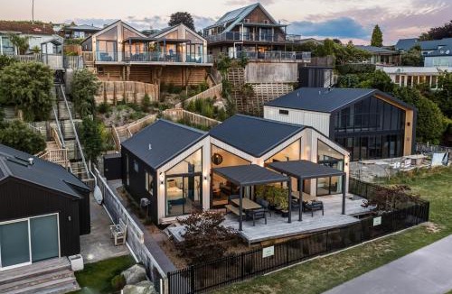 Hilltop House | Roam Taupo Lake Front Unit 1 - Spa Pool