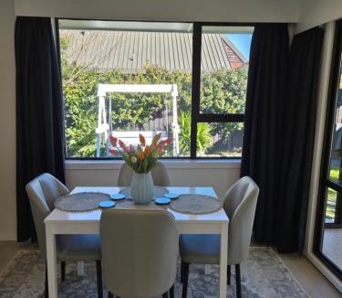 Avonhead House | Beautiful Home with Parking Near Airport