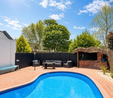 Springlands Hotel | Sundowner Motel