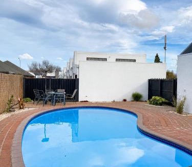 Springlands Hotel | Sundowner Motel