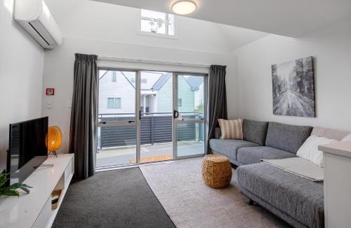 Christchurch City Centre House | Urban Oasis - Christchurch Holiday Home