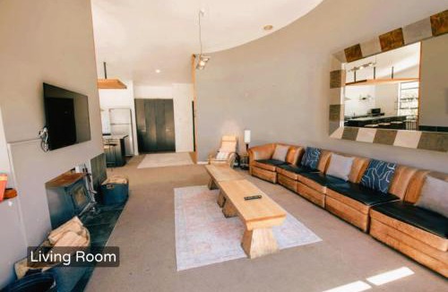 Methven House | Spacious Mt Hutt Ski & Summer Lodge in Methven with Spa