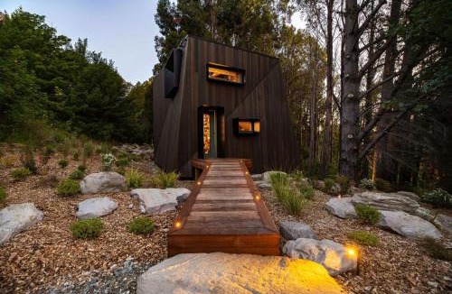 Kawarau Falls House | Ultimate Secluded Hideaway - Pekepeke Luxury Farm Cabin