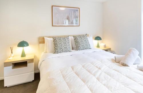 Christchurch City Centre House | Ground Floor Apartment CBD - Pool, Gym & Parking