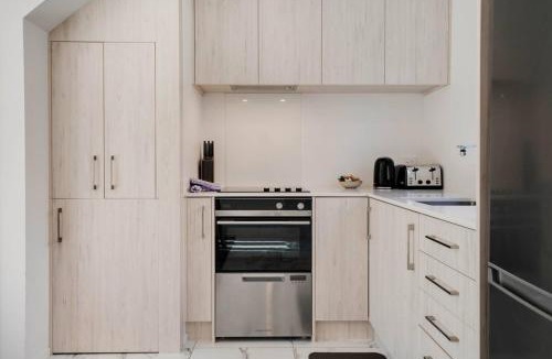 Te Atatu Peninsula House | Modern Te Atatu Sanctuary - Air-con and Sofa Bed