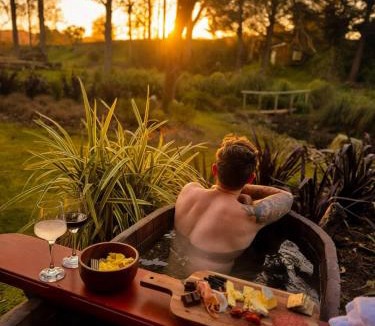 Woodbury House | Fiery Peak Glampsite with wood-fired hot tub, stargazing, and plunge pool
