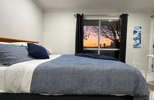 Unsworth Heights Apartment | Private Sunny Studio with Garden and Covered Patio