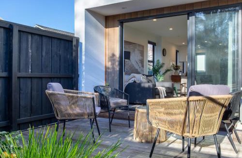 Merivale Apartment | Peaceful Merivale Hideaway - Parkside & Parking