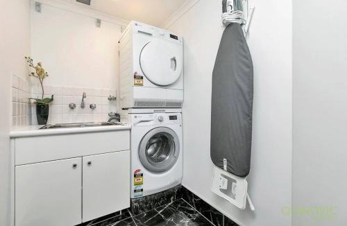 Auckland Central Business District Apartment | QV Stays Heart of City with Stunning Views
