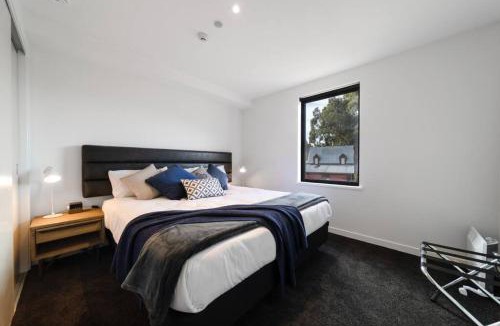 Arthur's Point Apartment | Modern Apartment with Mountain Views-free parking