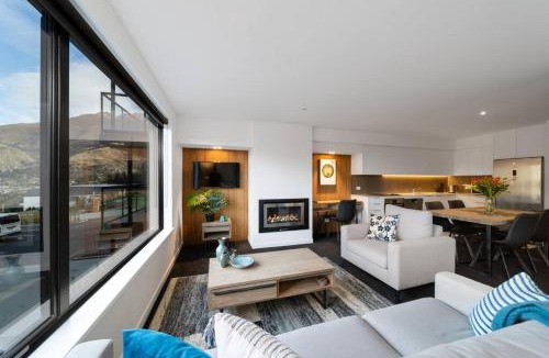 Arthur's Point Apartment | Modern Apartment with Mountain Views-free parking