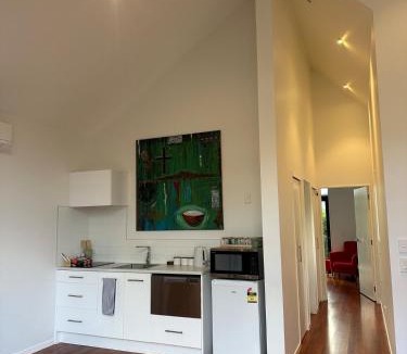 Paraparaumu Beach Apartment | Kapiti Breeze, Walk to Beach, Golf and Cafes