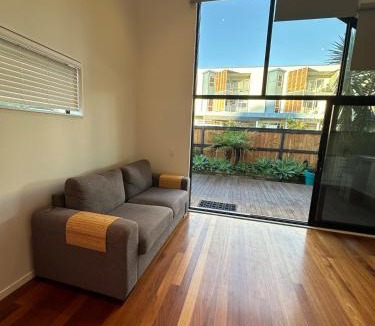 Paraparaumu Beach Apartment | Kapiti Breeze, Walk to Beach, Golf and Cafes
