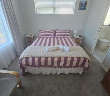 Devonport Bed & Breakfast | Large bedroom with en-suite in a new house Devonport