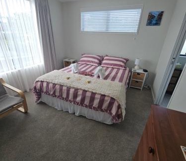 Devonport Bed & Breakfast | Large bedroom with en-suite in a new house Devonport