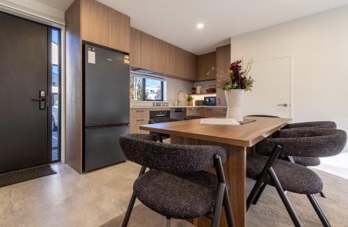 Linwood House | Effortless City-Fringe Stay w Gated EV Carpark