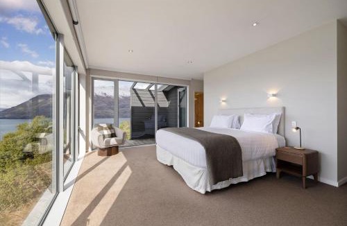 Fernhill Villa | The Views and Spa 4BRM