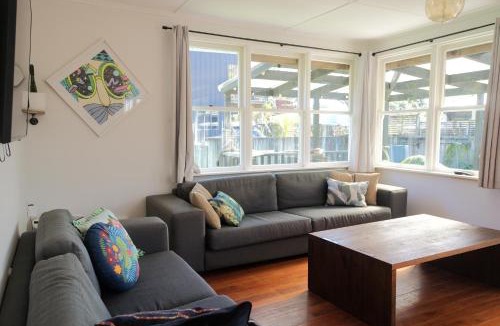 Raglan House | Surfers Bay - Fire Pit, SUP, Harbour View & Walks