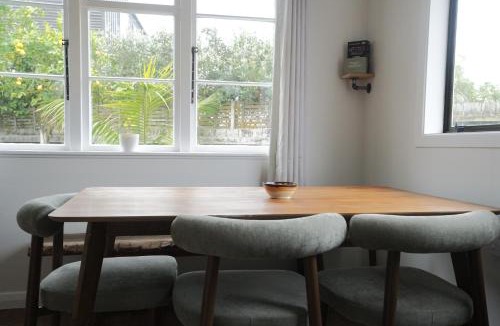 Raglan House | Surfers Bay - Fire Pit, SUP, Harbour View & Walks
