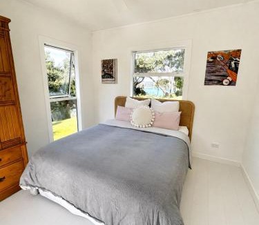 Kawau Island House | Kawau Kererū Bach