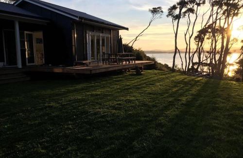 Kawau Island House | Kawau Kererū Bach