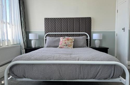 Hastings Apartment | Glamorous Getaway