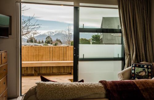 Te Anau House | Cherry Tree Cottage - Te Anau Holiday Home