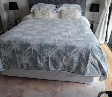 Whitianga House | Kupe Boutique House with ensuite free wifi