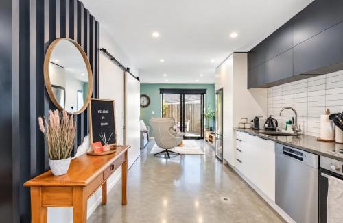 Waterloo House | Dreamcatcher Cottage - 2BR Mystic Moonrise