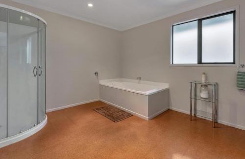 Whangarei House | Kauri Oasis Retreat