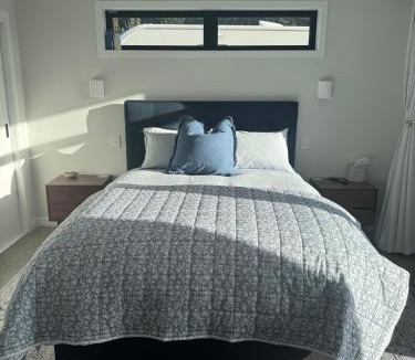 Redwood Valley House | Redvale Hills - Stylish Guest Suite in Redwood Valley