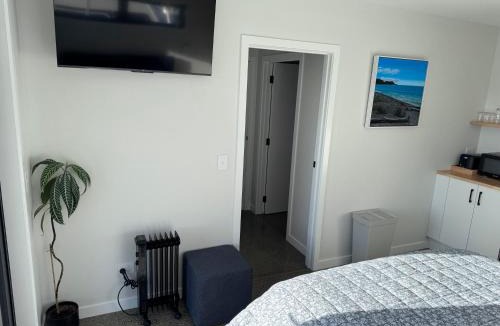 Redwood Valley House | Redvale Hills - Stylish Guest Suite in Redwood Valley