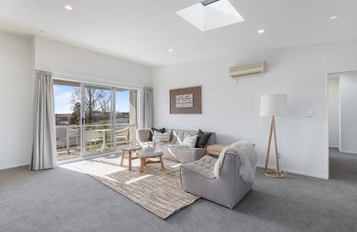 Christchurch City Centre Apartment | Top Floor Oasis with Pool Gym and Parking