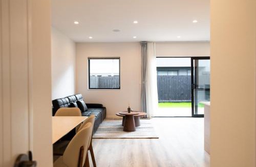 Hobsonville House | Modern Hobsonville 4 Bedroom Waterfront & Parking