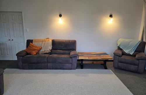 Blenheim House | Family home with Spa, sandpit, and BBQ area