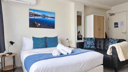 Hamilton Apartment | Modern Private Apartment with AC and free parking