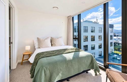 Te Aro Apartment | Central Te Aro 2BR with Balcony & Indoor Pool