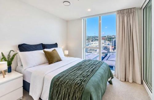 Te Aro Apartment | Wellington CBD 3BR with Pool Gym & Views