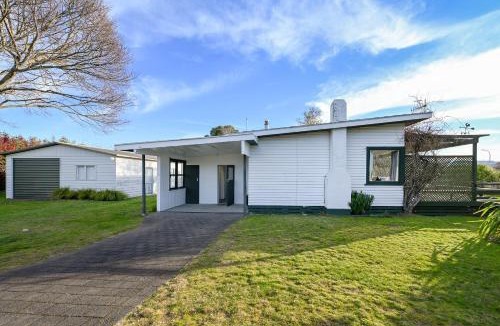 Wharewaka House | Wharewaka Bach - Lake Taupo Holiday Home