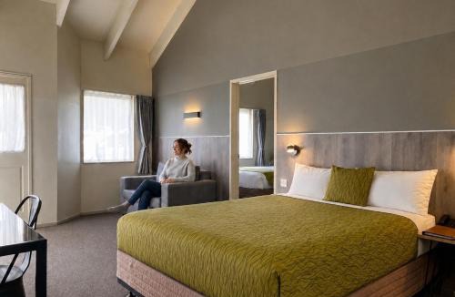 Mangere Hotel | Airport Manor Inn